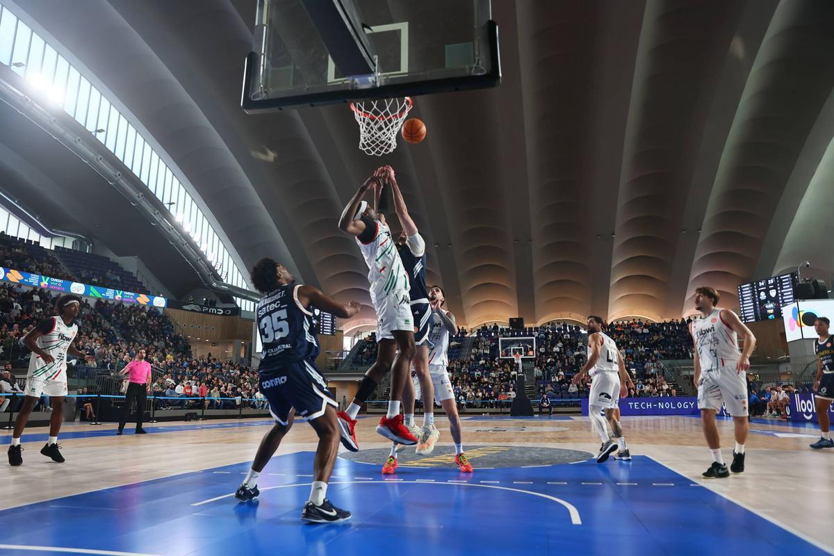 El Palacio de los Deportes durante un encuentro del Alimerka Oviedo frente al Fibwi Palma.
