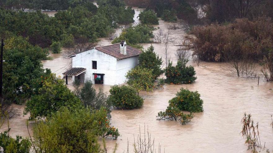 Vídeo | La borrasca Leonardo causa inundacions, destrosses i milers de desallotjats a Andalusia