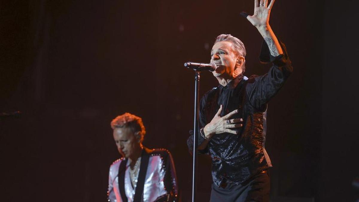Martin Gore y Dave Gaham, miembros de Depeche Mode, durante su actuación este viernes en el festival Primavera Sound Madrid.