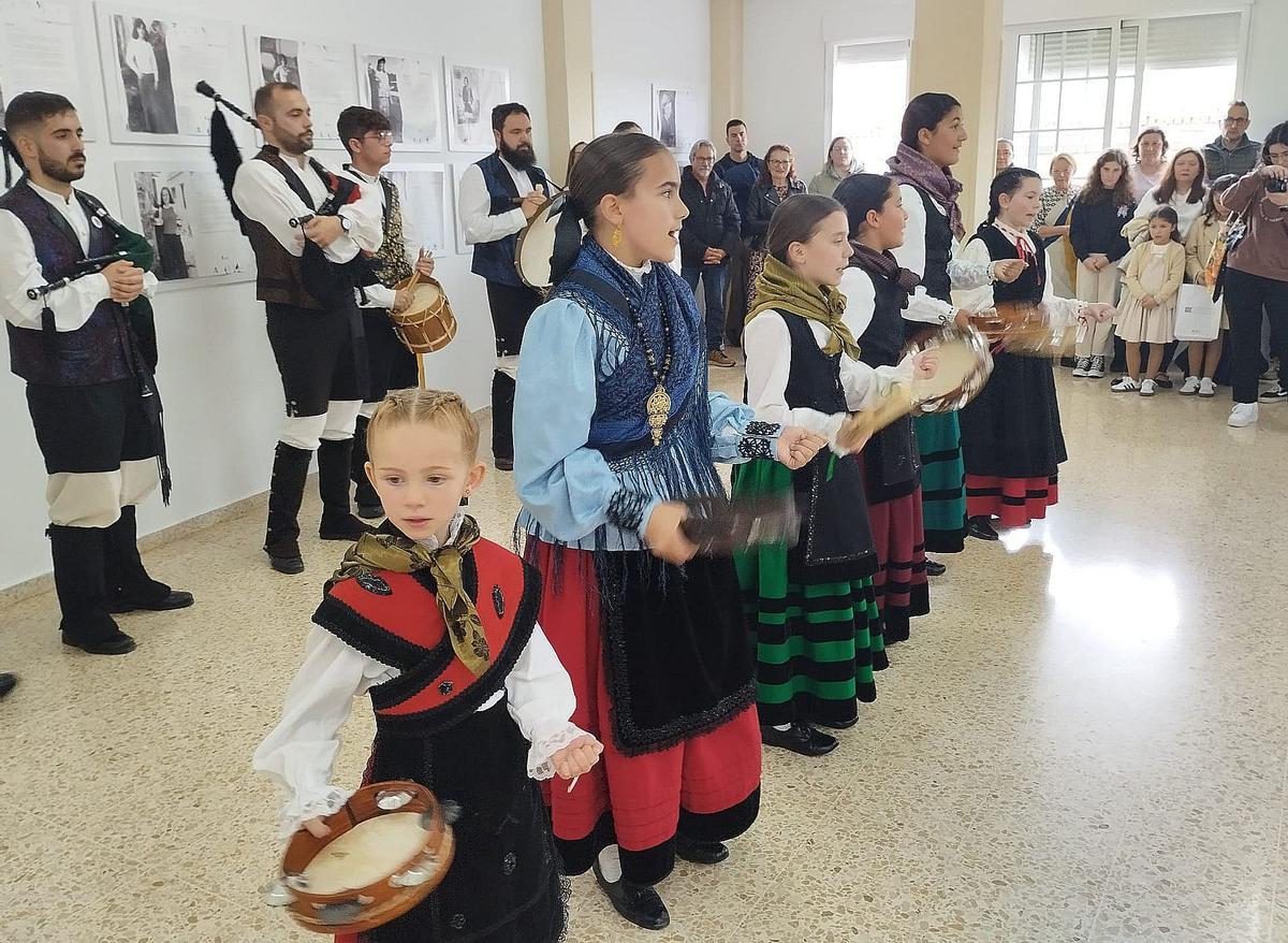 Actuación de Penaguda durante el festival en Dena