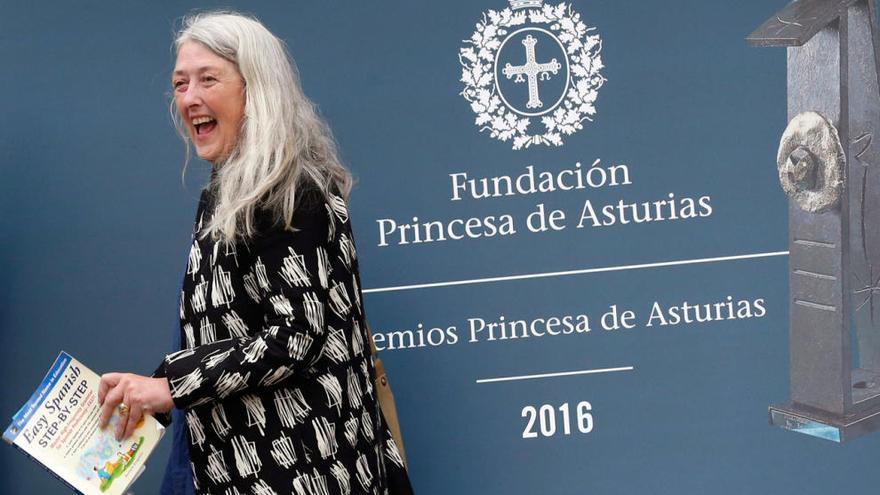 Mary Beard, a su llegada a Oviedo. // Luisma Murias