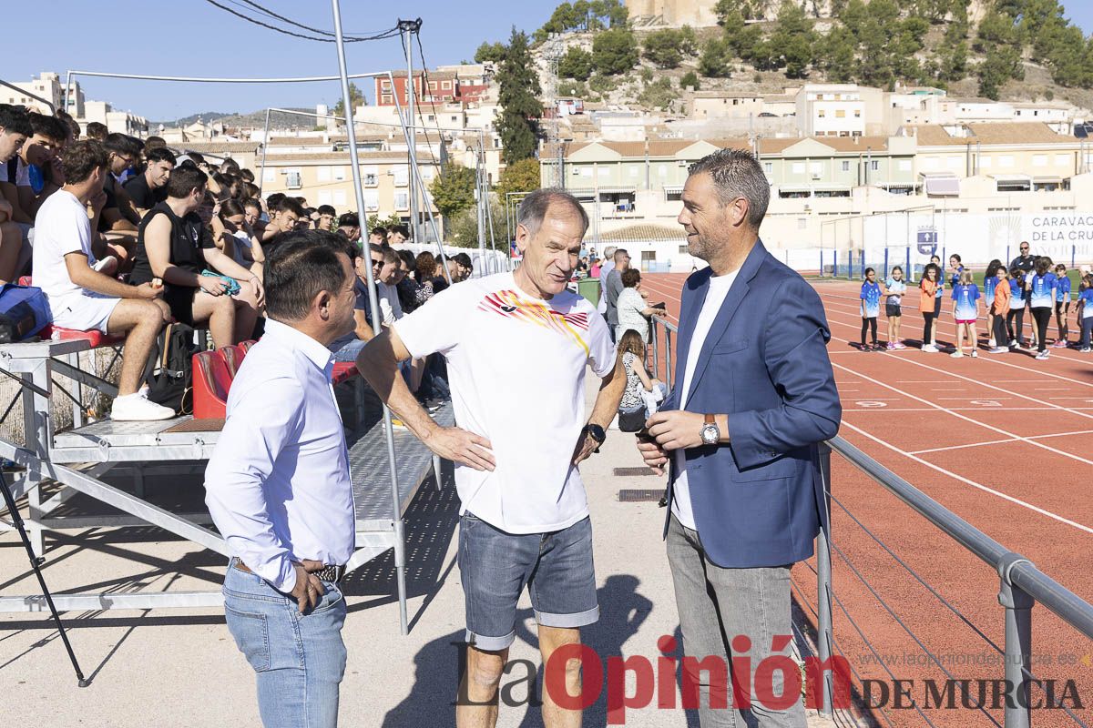 Abel Antón vistiba la Escuela Municipal de Atletismo de Caravaca