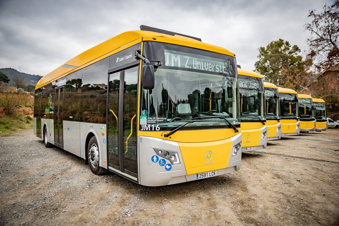 Seis autobuses híbridos adquiridos por el AMB.