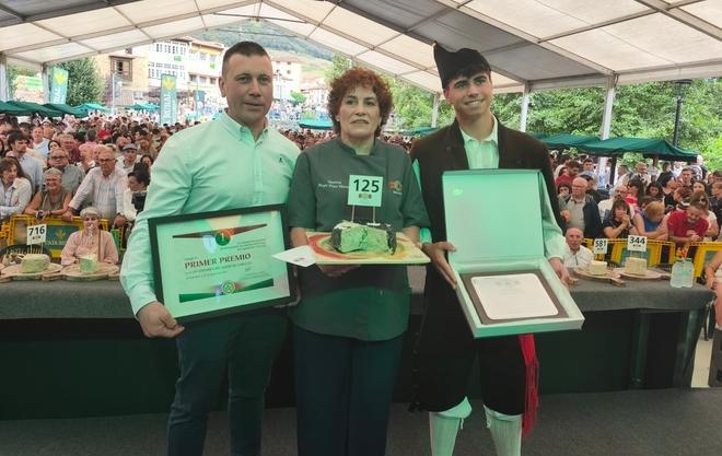 Así fueron el Certamen del queso de Cabrales y la protesta contra la planta de biogás