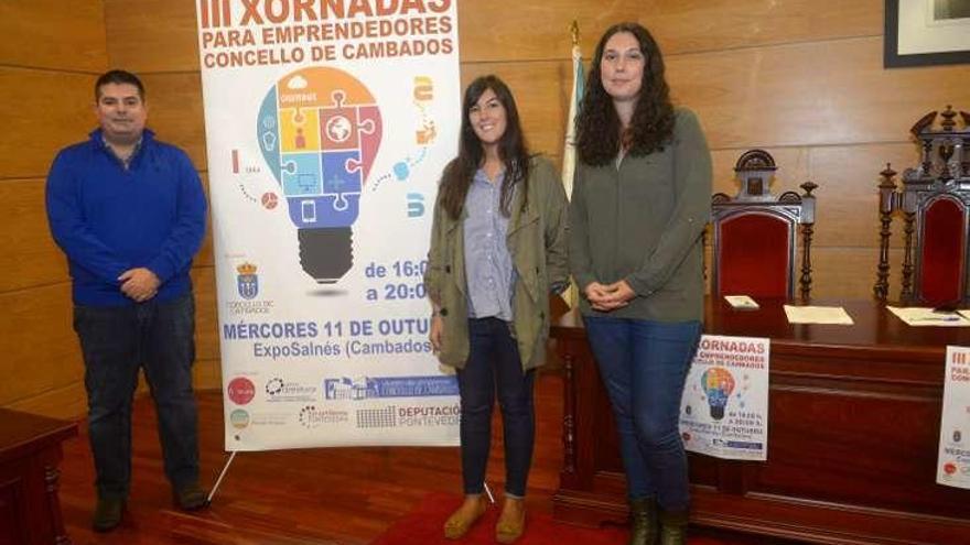 Charlín y dos de las técnicos que participan en la jornada. // N.P.