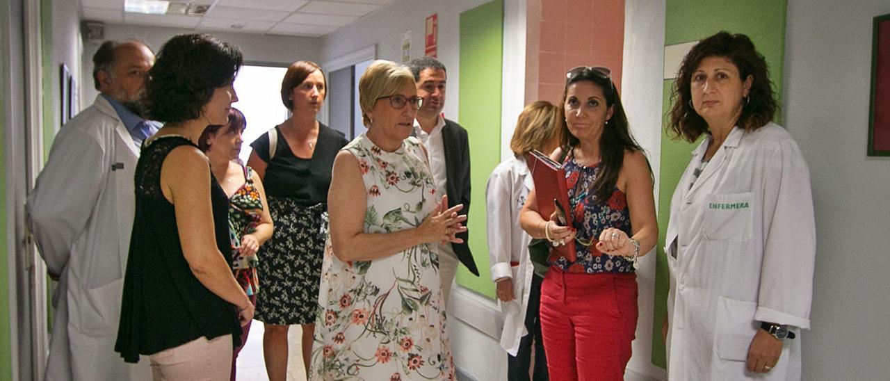 La Consellera de Sanidad, Ana Barceló, visita la antigua planta de Pediatría del Hospital de Alcoy, en una imagen de achivo. | NANDO JS