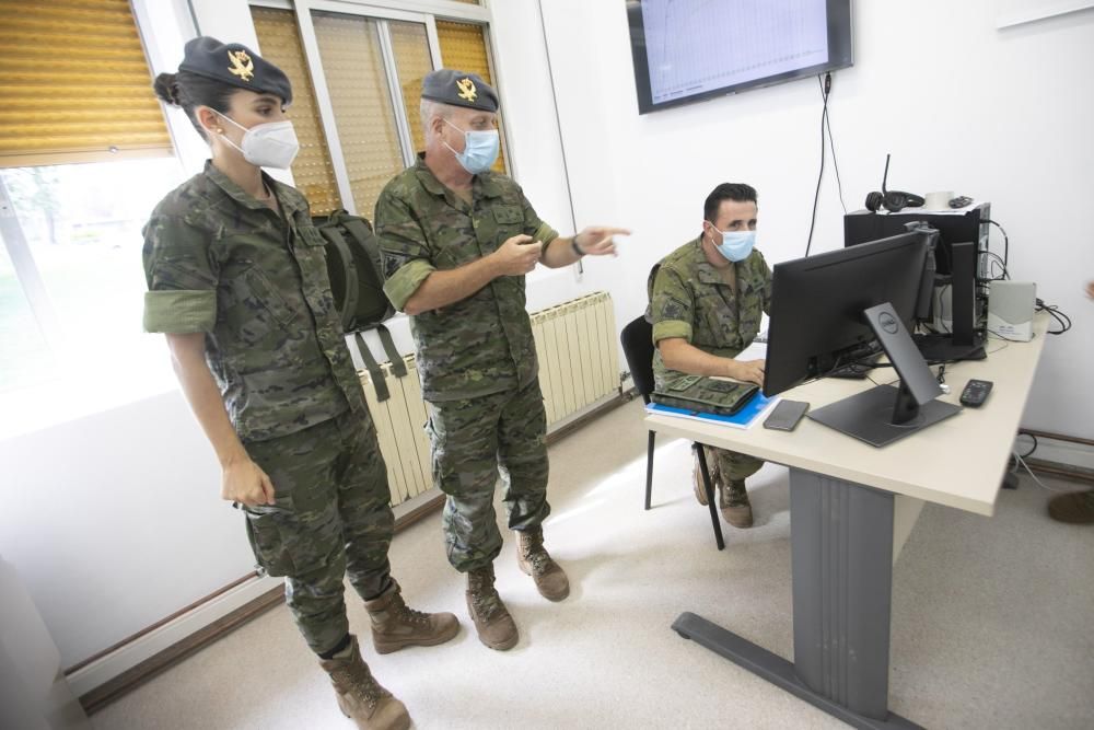 Así trabajan los rastreadores del Covid del ejército en el cuartel del Cabo Noval