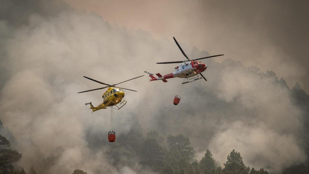 Imagen del operativo frente al incendio del 2023 en Tenerife