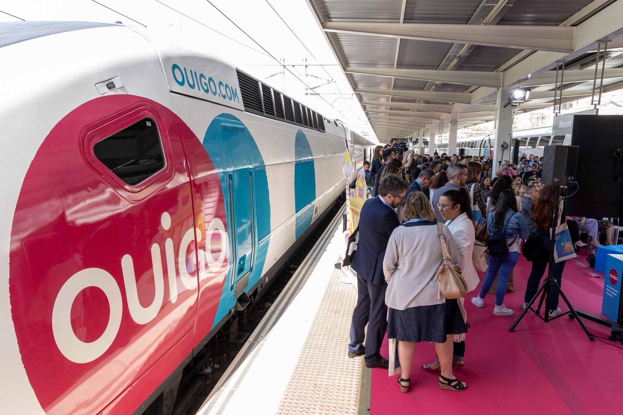 El tren de alta velocidad y bajo coste Ouigo arranca en Alicante