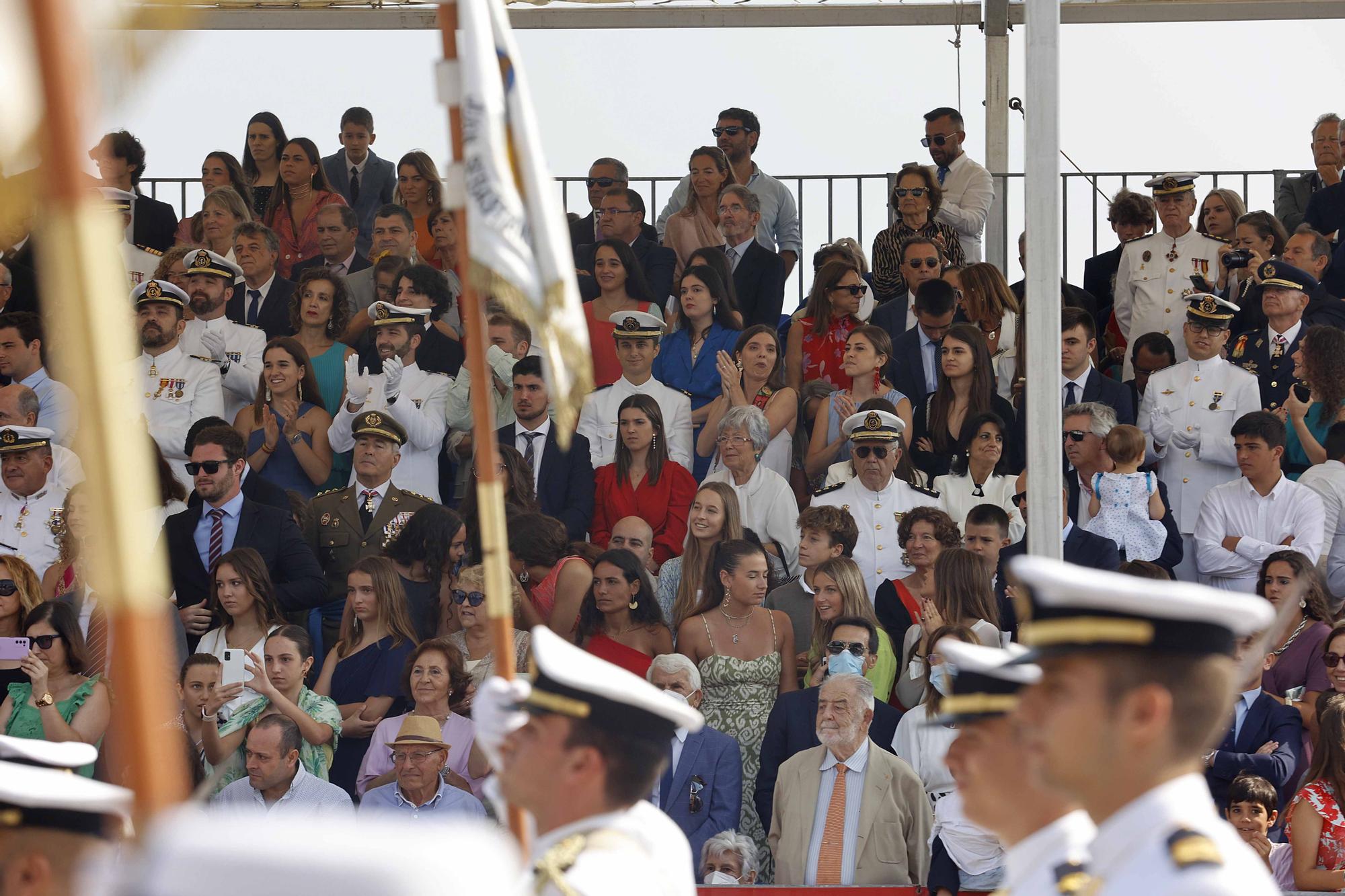 Jura de bandera y entrega de los Reales Despachos en la Escuela Naval de Marín