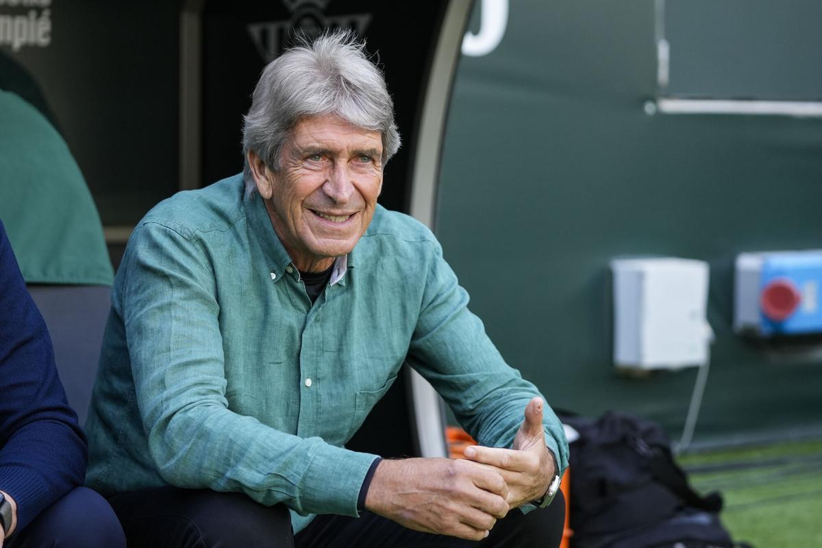 Manuel Pellegrini, entrenador del Betis, en el partido contra el Oviedo de Liga en La Cartuja