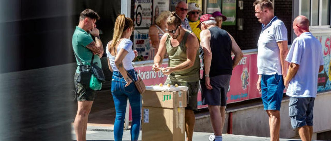 Trileros en avenida Ametlla del Mar de Benidorm