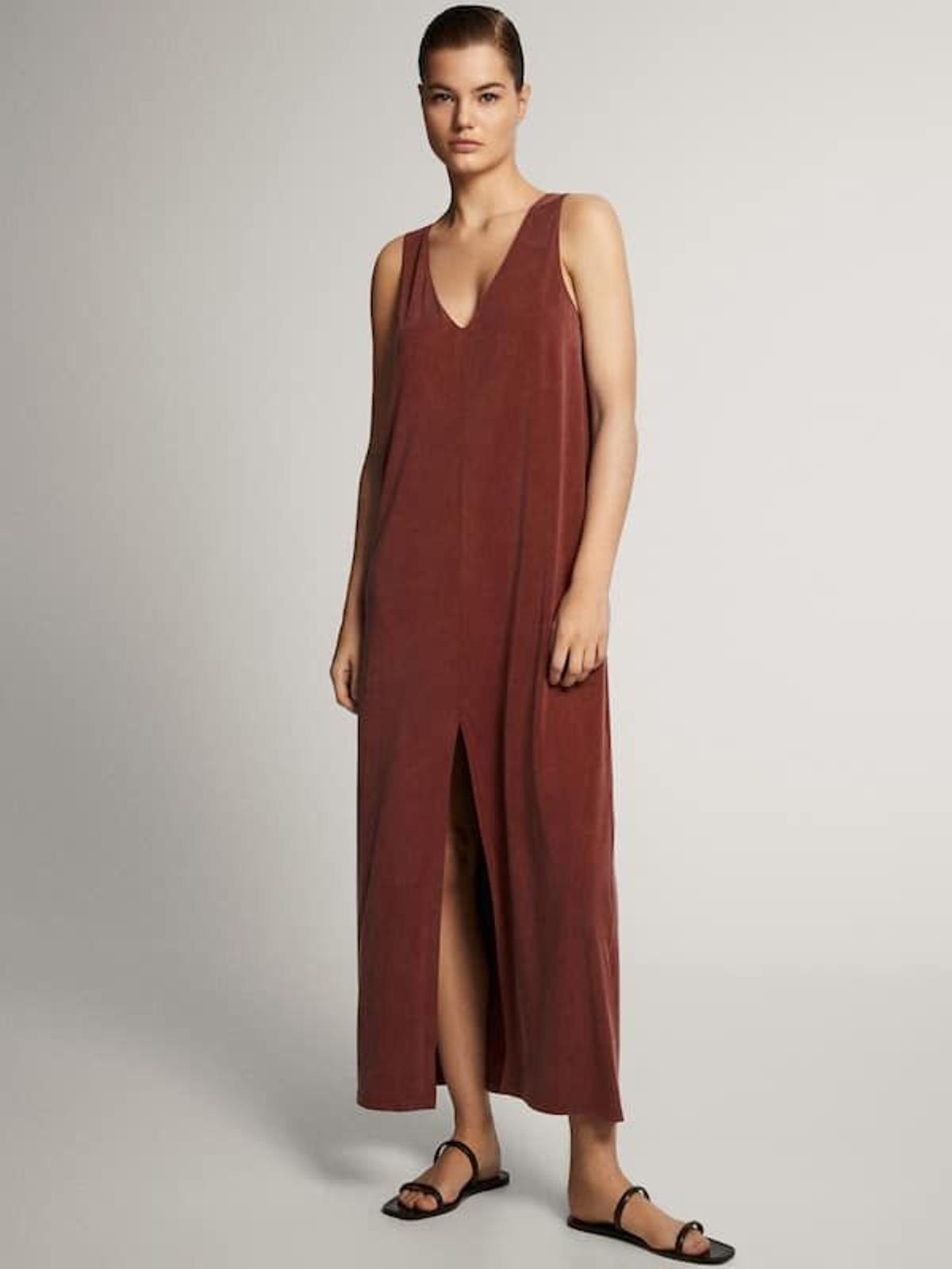 Vestido 'oversize' con abertura central, de Massimo Dutti