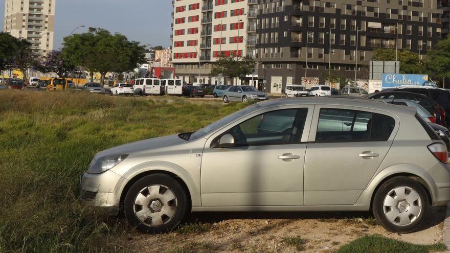 Una familia de Alzira con dos menores vive en un coche desde hace 5 meses