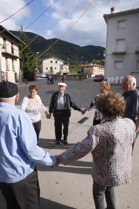 Ball de sardanes a les Preses