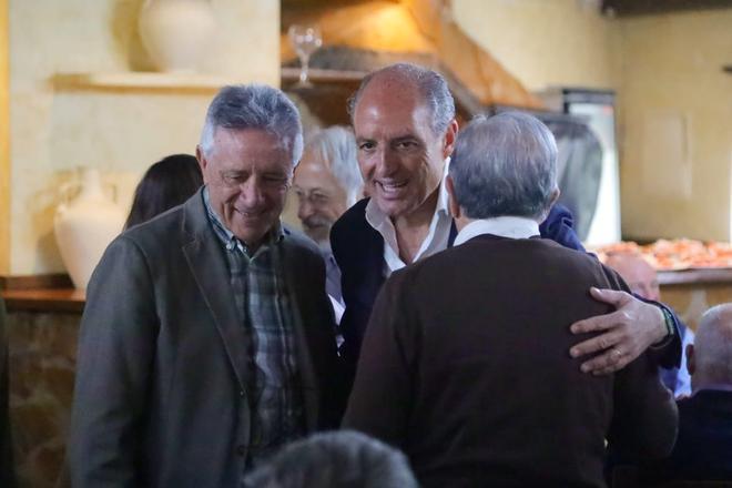 Galería de fotos: Unas 150 personas arropan a Francisco Camps en un ‘esmorzaret popular’ en Castellón