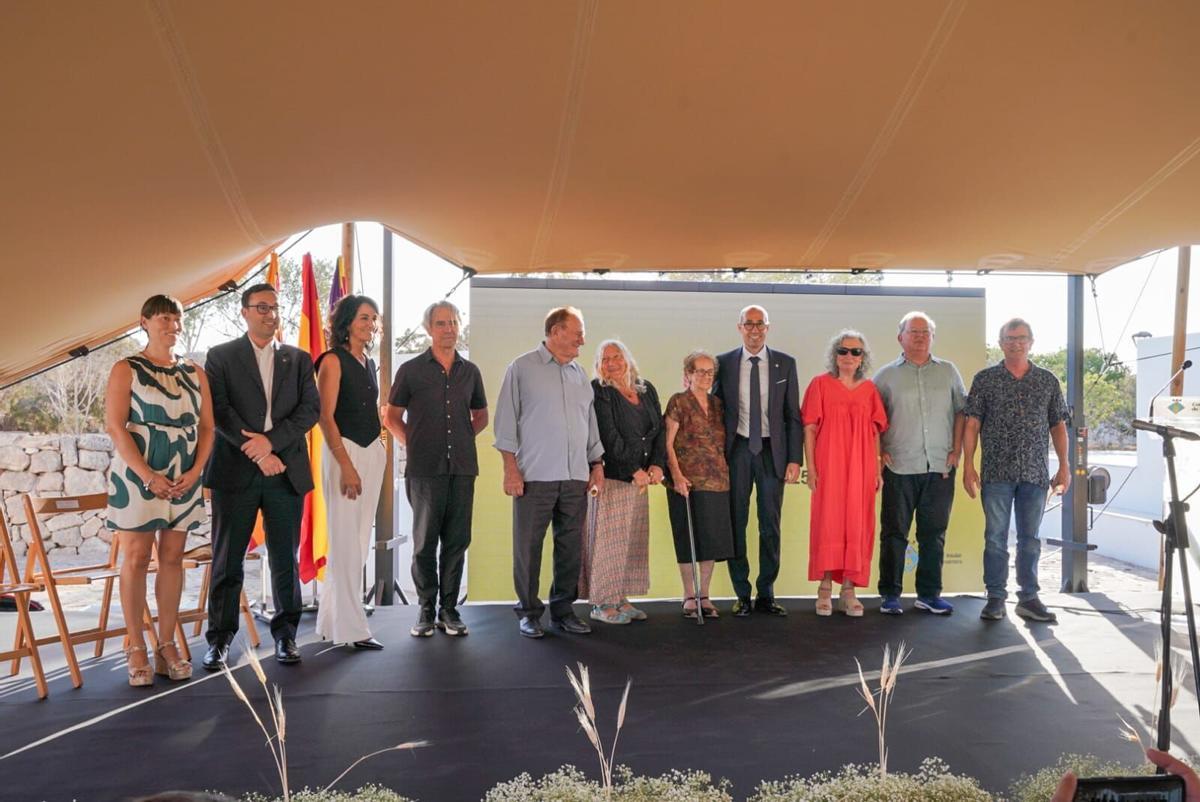 Maria Verdera junto al presidente del Consell, Óscar Portas, durante la entrega de los Premis Sant Jaume 2025.