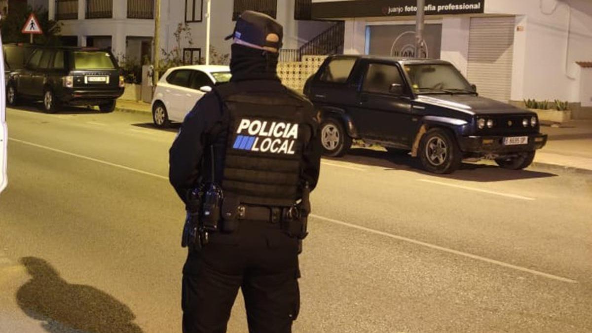 Un detenido por dar puñetazos en la cara a su pareja en un coche en Ibiza