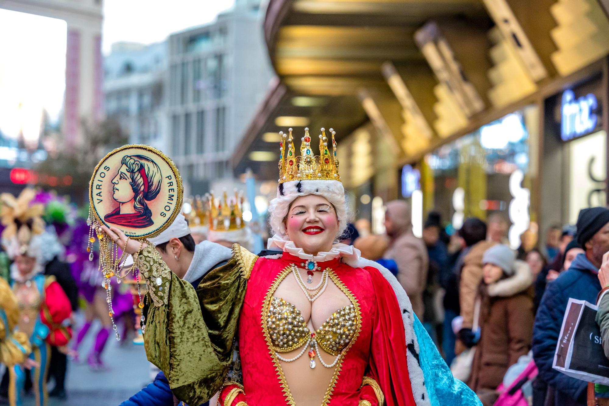 El Carnaval de Torrevieja desfila en el centro de Madrid con motivo de Fitur