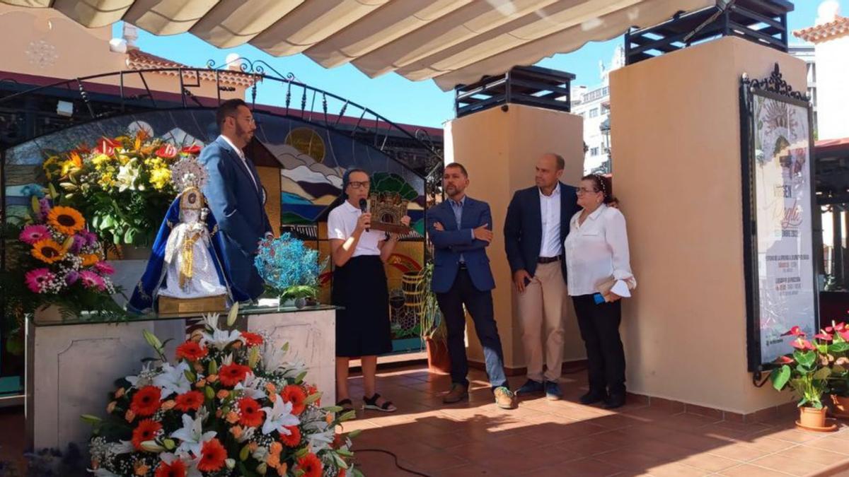 Un momento de la ofrenda a la Virgen de Regla.