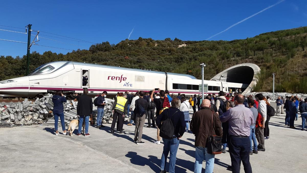 Simulacro de accidente de tren en los túneles de Padornelo y A Canda.