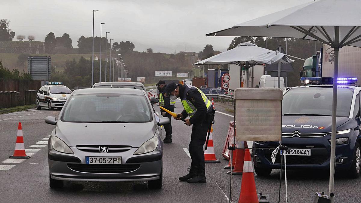 Colas kilométricas en sentido Valença se registraron en el primer día laborable tras el cierre de fronteras.