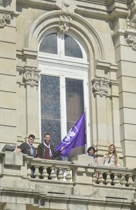 La bandera ''scout'' ondea en María Pita