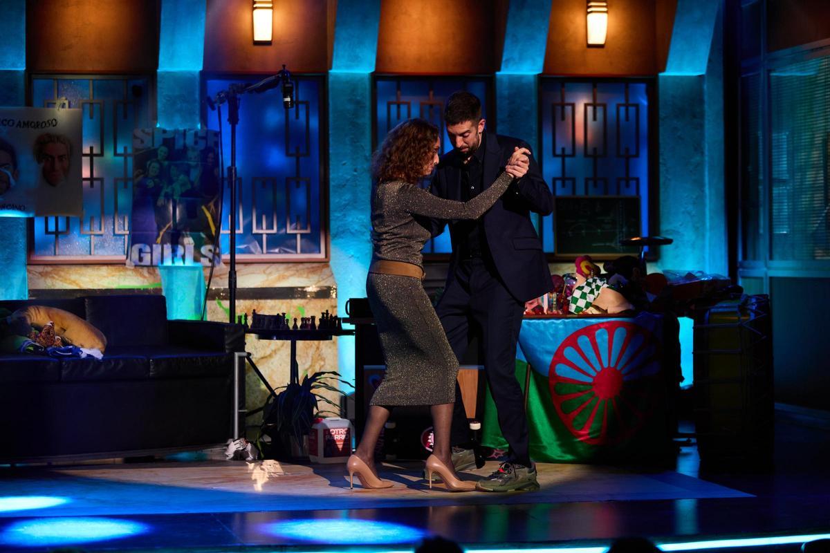 Ana Belén y David Broncano bailando 'Bachátame'.