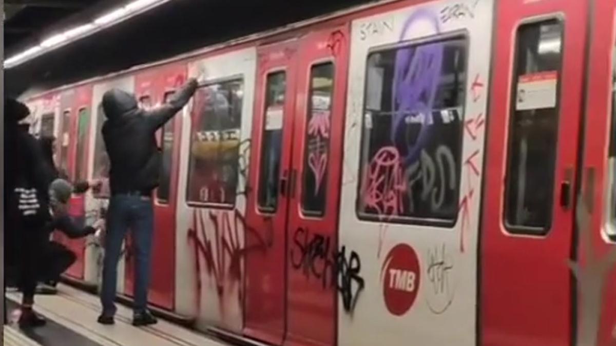 Ataque vandálico en el metro de Barcelona