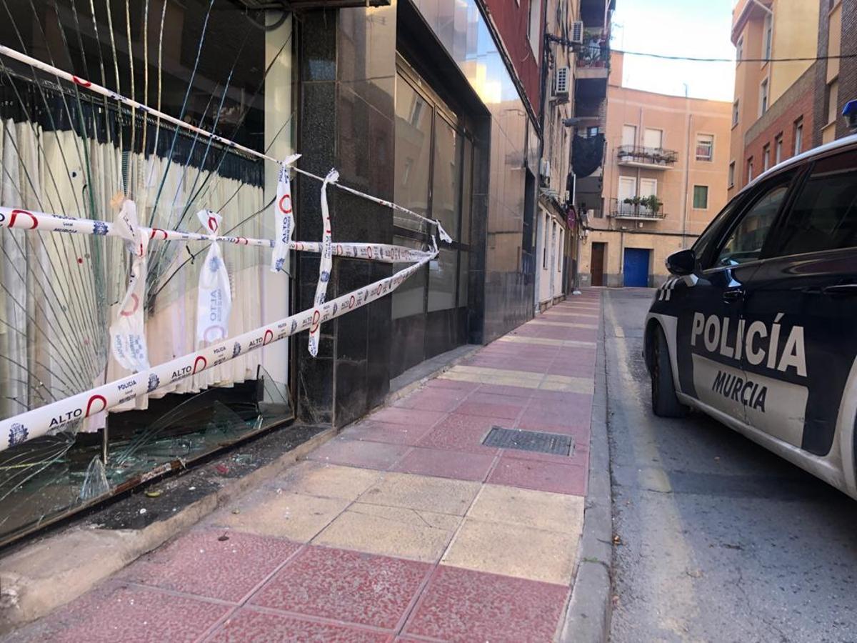 El aumento del vandalismo en el barrio del Carmen se ceba con una icónica tienda