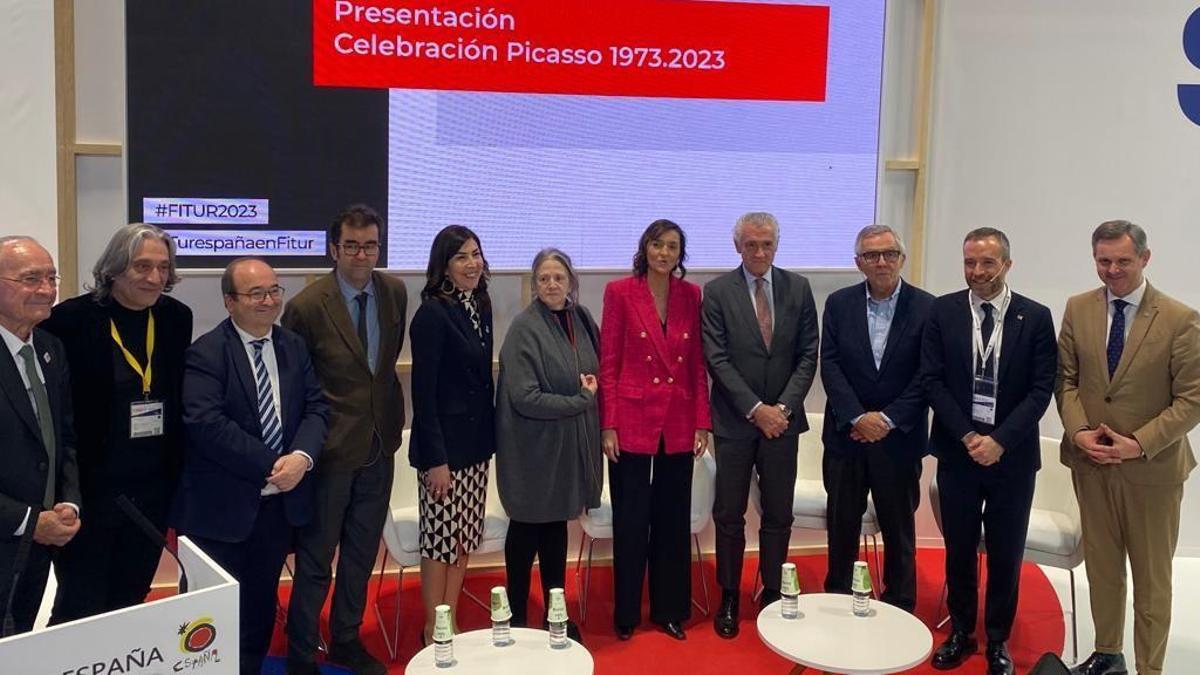 Los ministros Reyes Maroto y Miquel Iceta presentan el Año Picasso en el stand de Turespaña en FITUR.