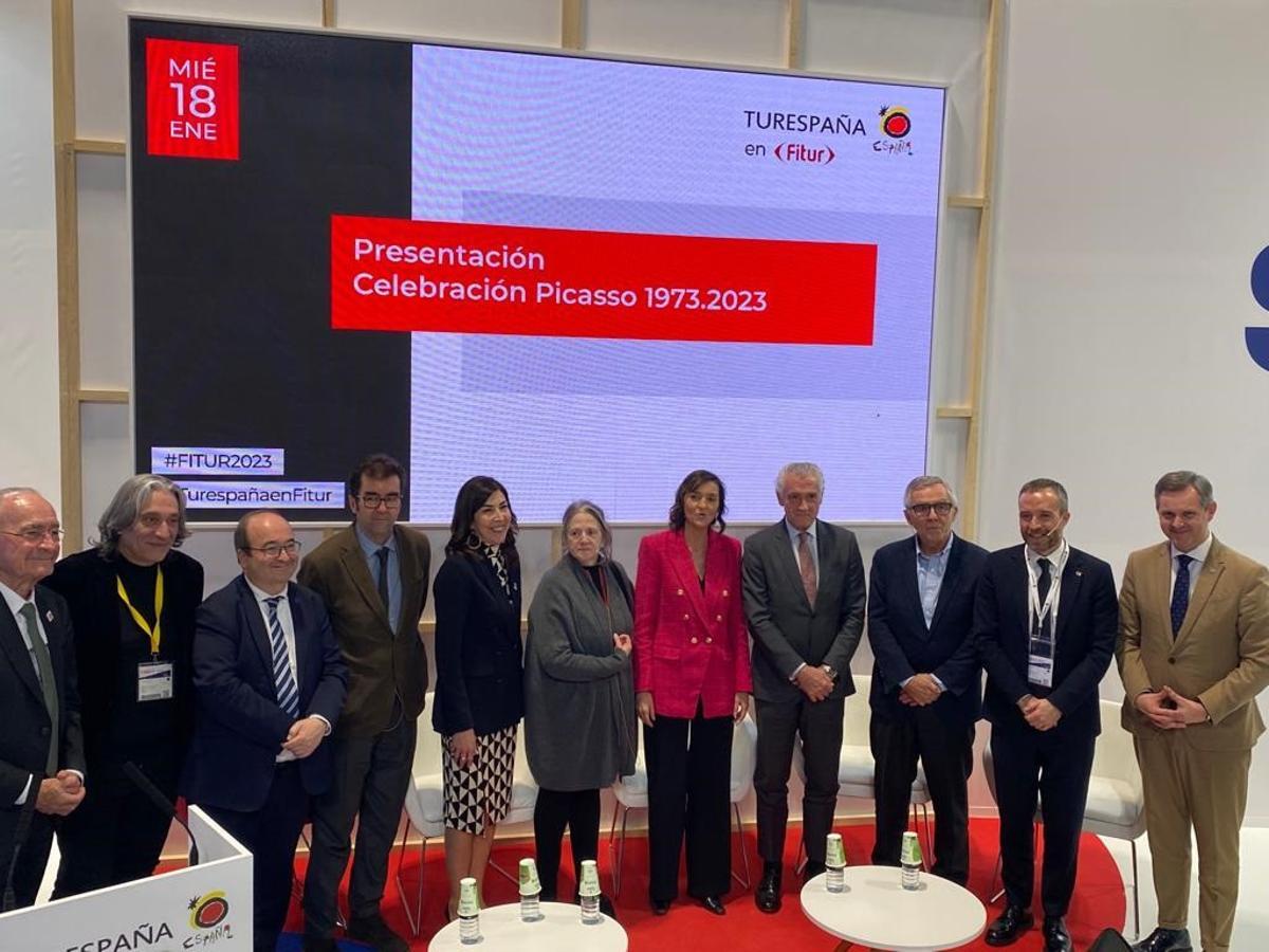 Los ministros Reyes Maroto y Miquel Iceta presentan el Año Picasso en el stand de Turespaña en FITUR.