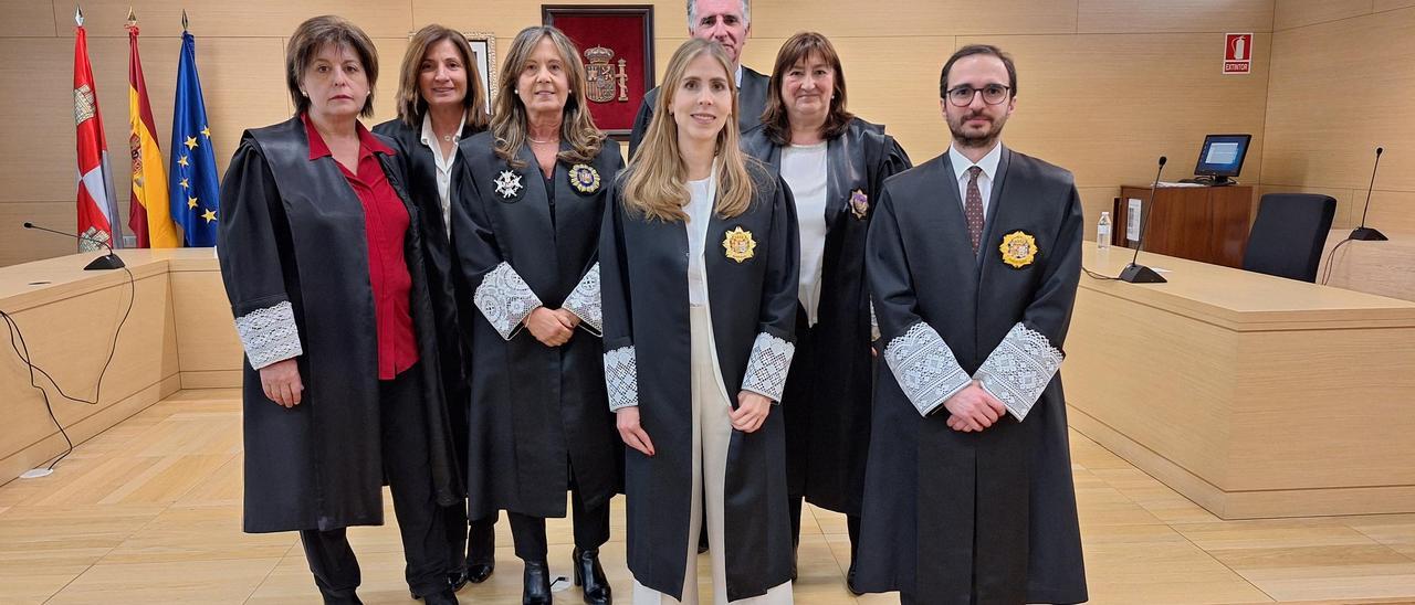Clara Isabel Méndez Fernández en primer plano) es la nueva titular del Juzgado número 3 de Zamora.