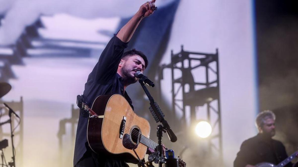 Marcus Mumford, al frente de Mumford &amp; Sons, en su concierto madrileño.