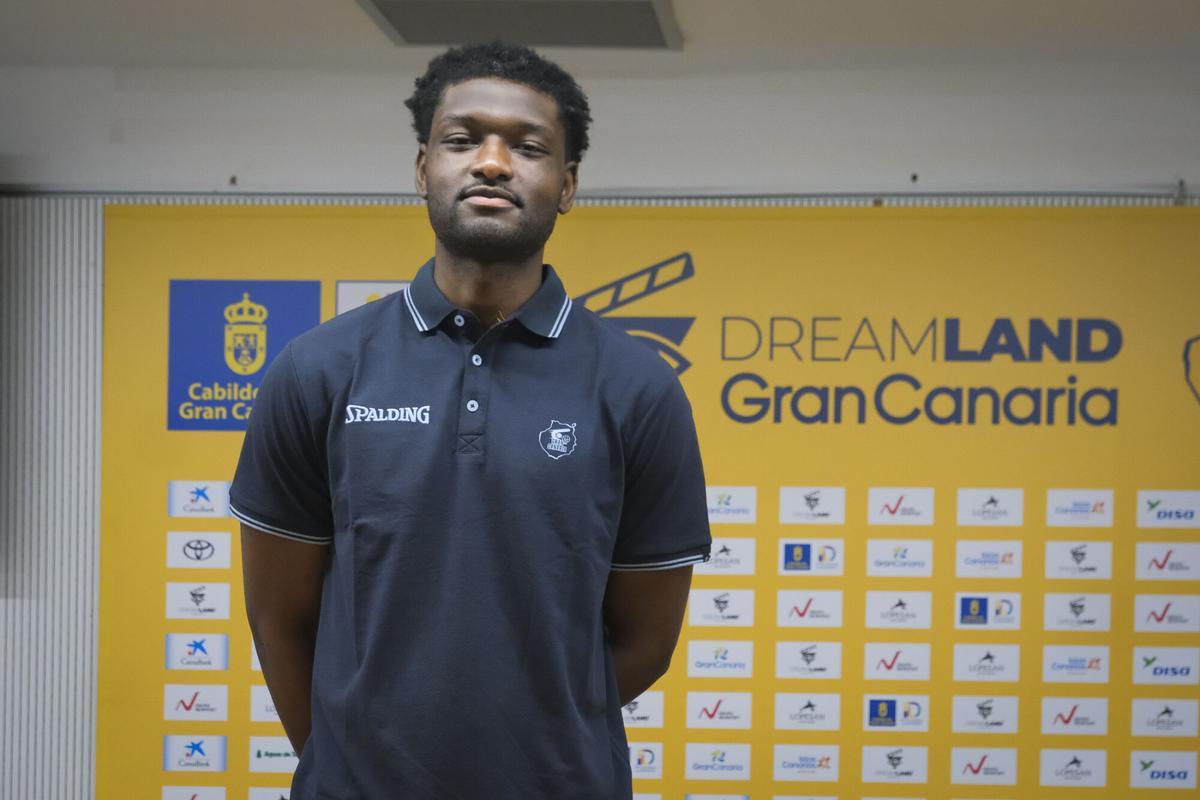 Presentación de Chimezie Metu, nuevo fichaje del Granca Presentación de Chimezie Metu, nuevo fichaje del Granca