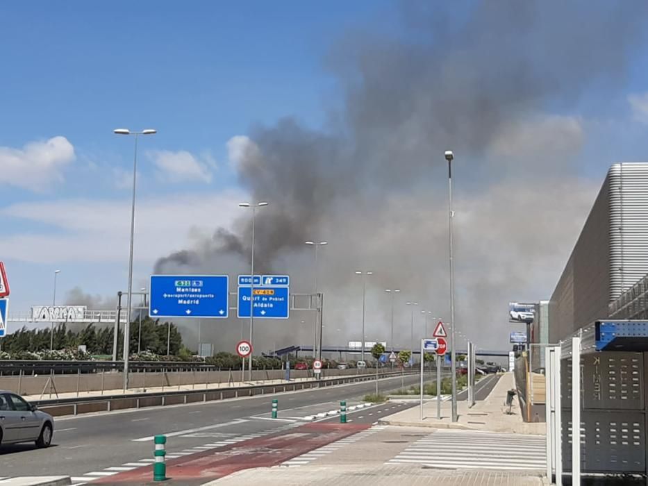 Un incendio en Aldaia es visible a varios kilómetros