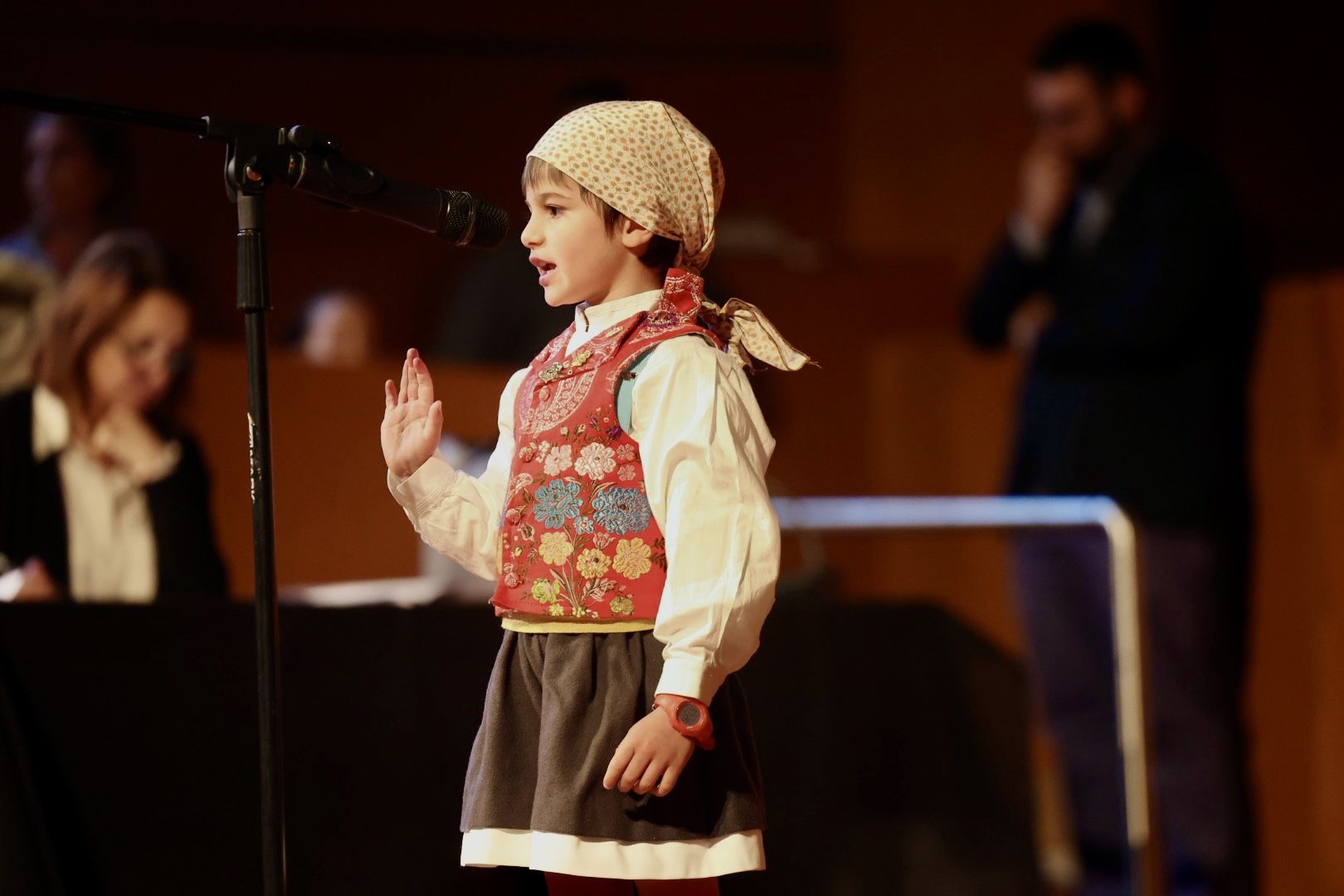 Poesía y gesto en el concurso de Declamación Infantil de las Fallas 2024