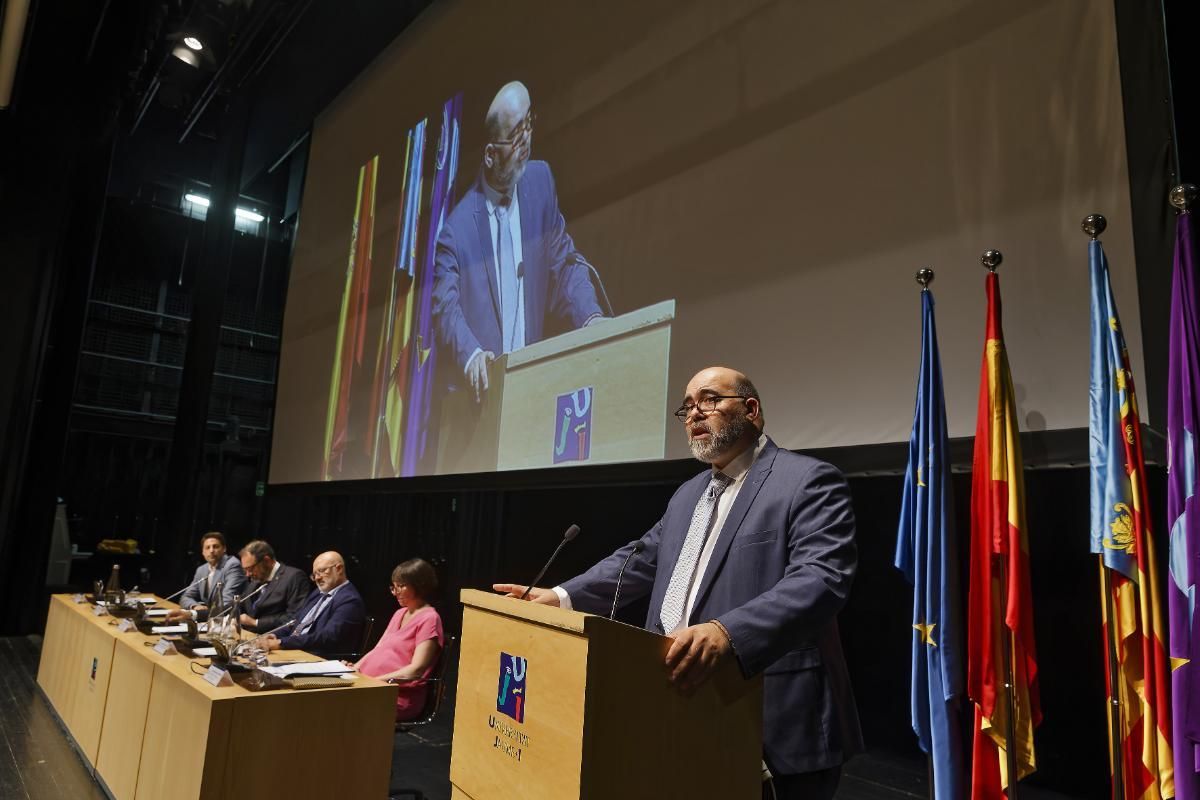 Galería | La Jaume I gradúa a 92 estudiantes de Enfermería y a 84 de Medicina