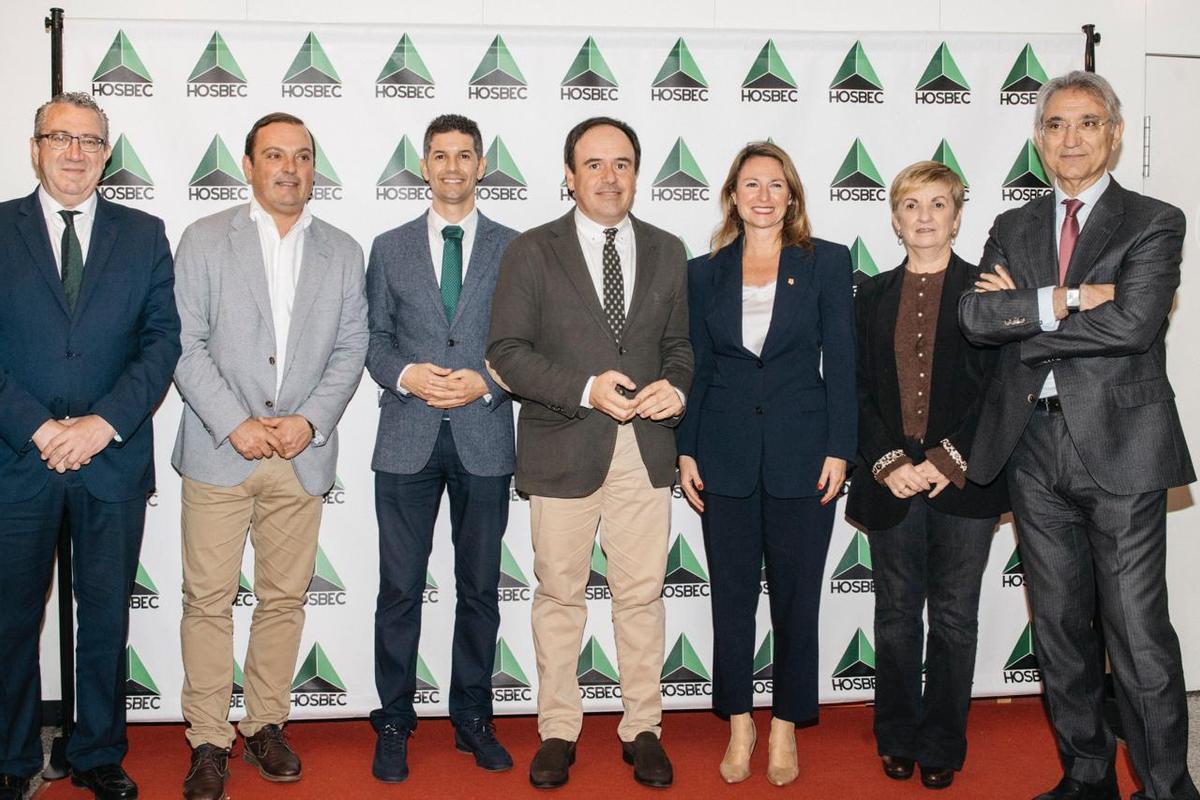 Autoridades, en el acto de Hosbec en Castellón.