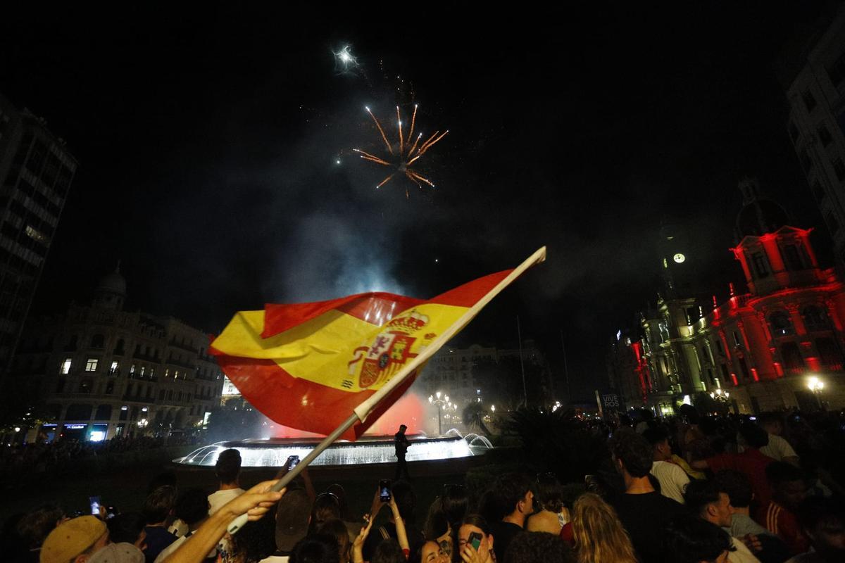 Euforia en València por el triunfo de la Roja Euforia en València por el triunfo de la Roja