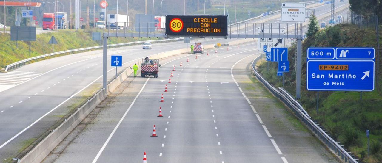 Autovía de O Salnés a su paso por las proximidades de Meis. |   // IÑAKI ABELLA