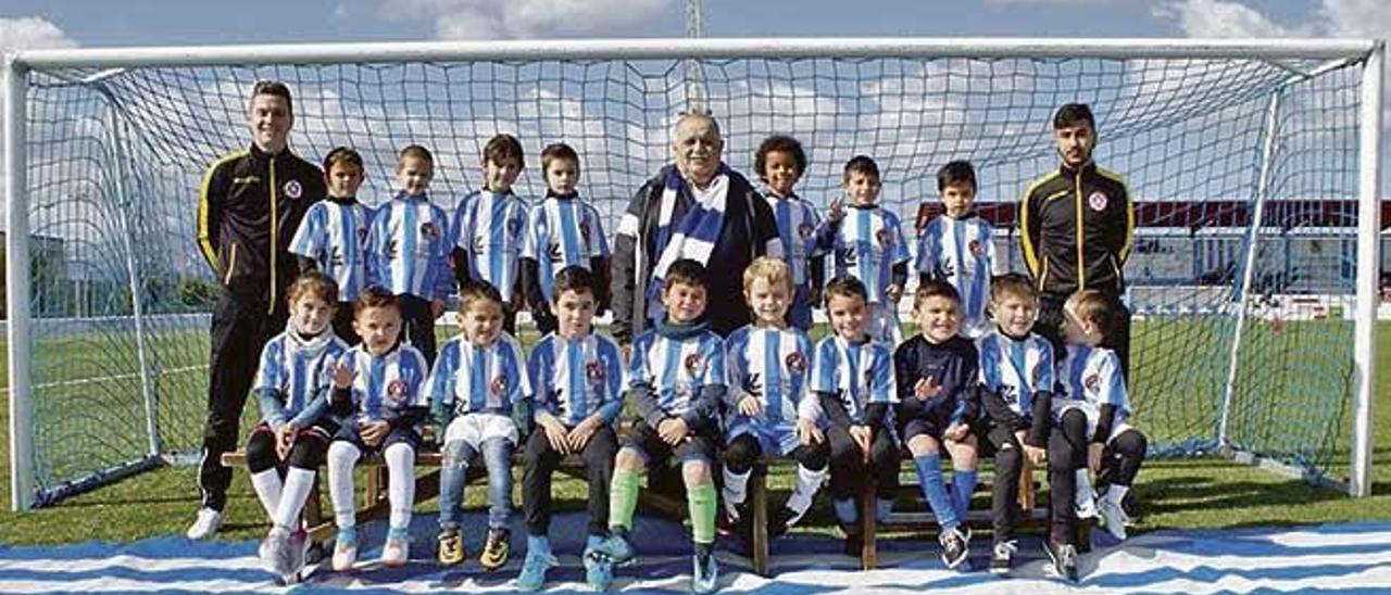 La escuela de fútbol del Alcúdia fue presentada ante su afición.