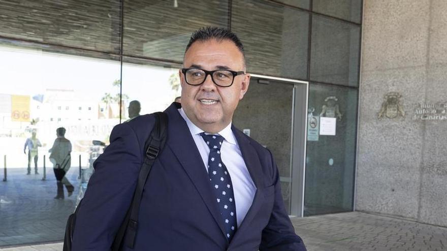 Conrado Dominguez a la salida del Juzgado número 7 de Las Palmas de Gran Canaria. | EFE