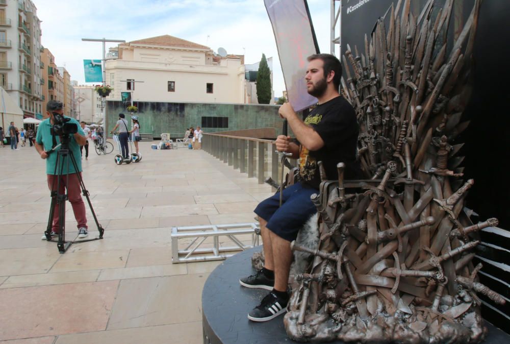 Gran despliegue de la popular serie de la HBO en la céntrica calle, con motivo del Festival de series y televisión Screen TV