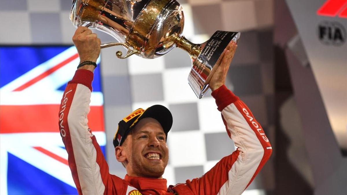 Exultante Vettel en el podio de Bahréin