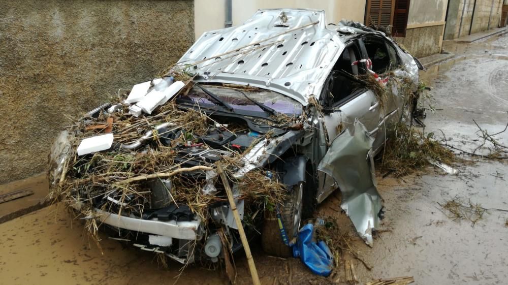 Decenas de coches aparecen destrozados en los sótanos de Sant Llorenç
