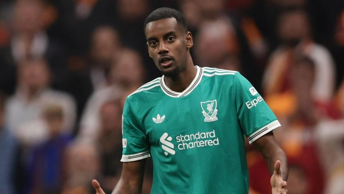 Isak fue suplente en la derrota ante el Galatasaray