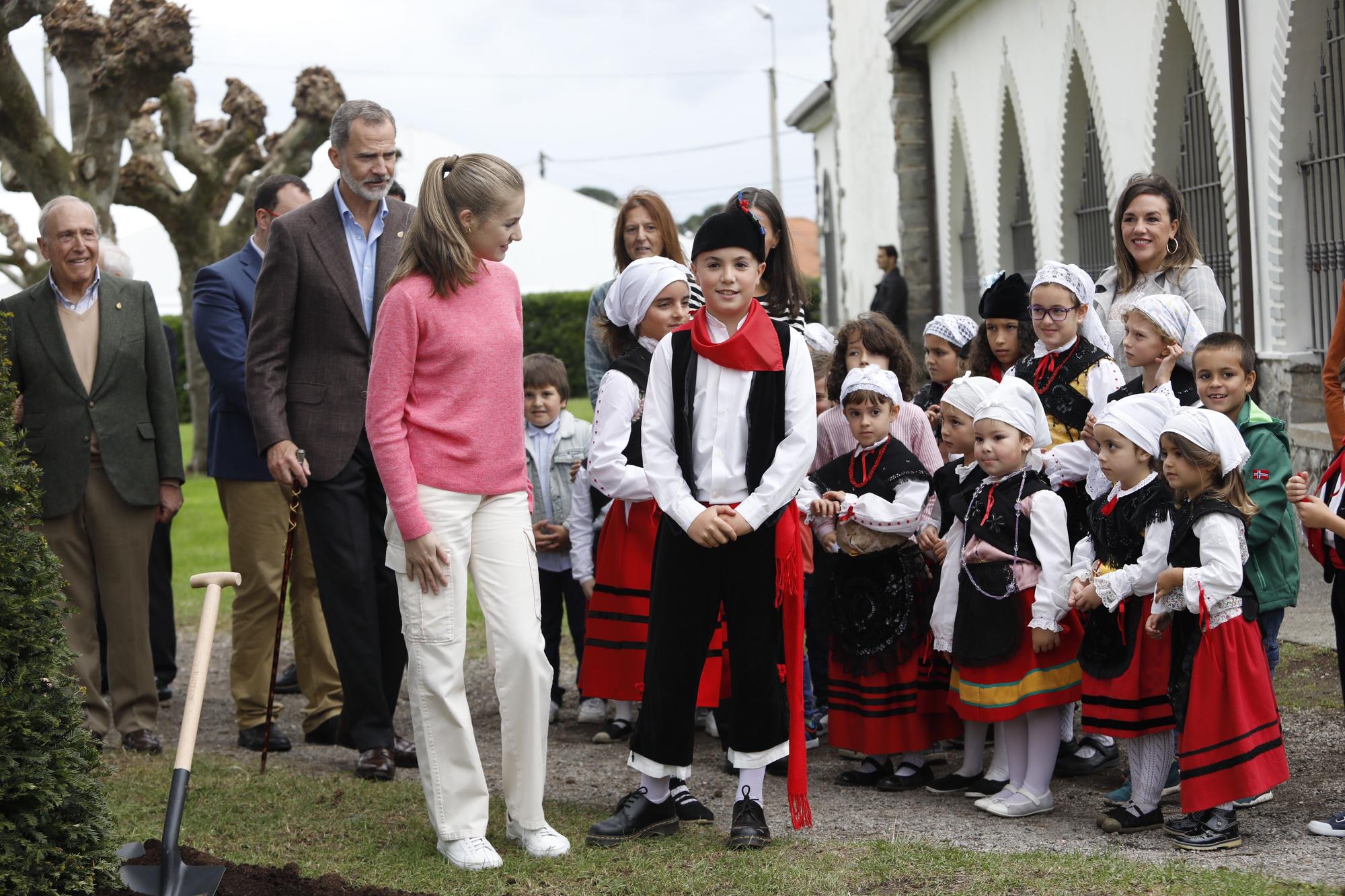 EN IMÁGENES: La Familia Real visita Cadavedo para hacer entrega del premio al Pueblo Ejemplar