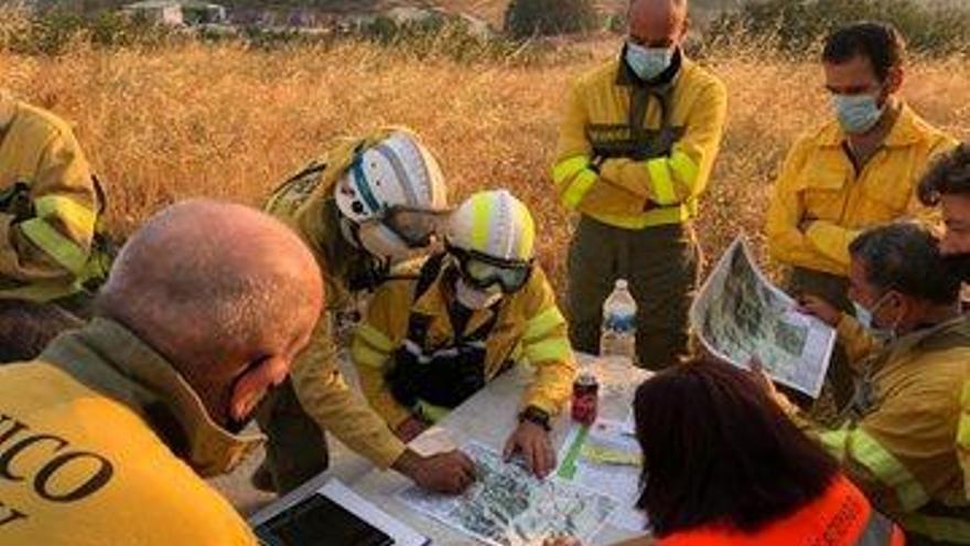 La UME se incorpora a las labores de extinción del incendio entre el Jerte y la Vera