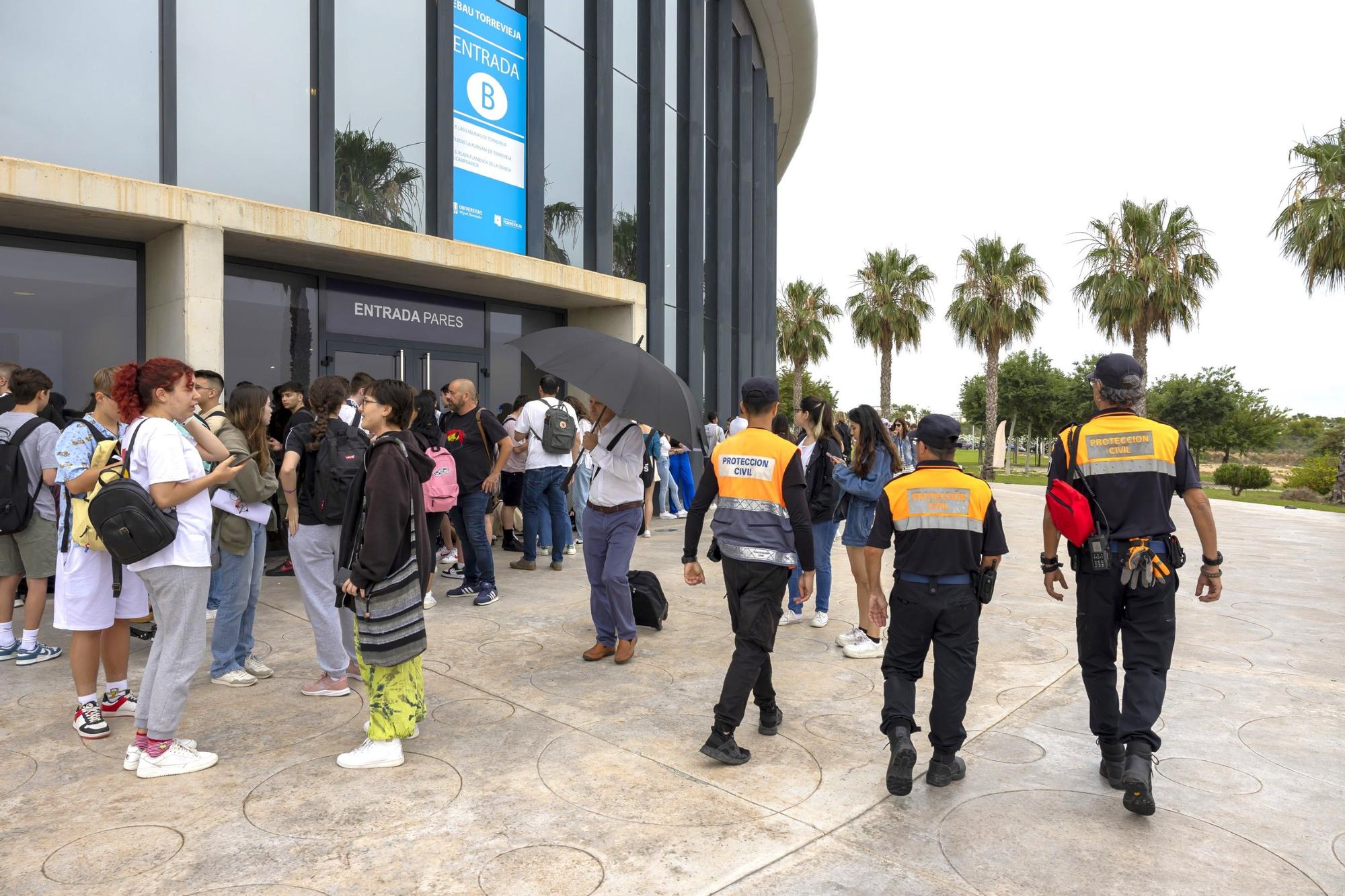 456 estudiantes de seis municipios están realizando las pruebas de la EBAU en el Auditorio Internacional de Torrevieja